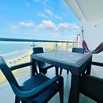 Amazing Beachfront! 5M Wall City, Infinitypool,Gym